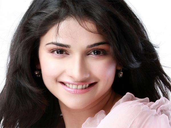 sunil movie,prachi desai,vasu varma,vamsi akella  సునీల్ సినిమాలో బాలీవుడ్ బ్యూటీ..!